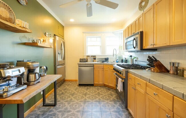 Building Photo - 3148 College Ave