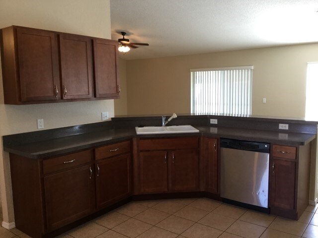 Foto del edificio - 5056 Ashwood Drive