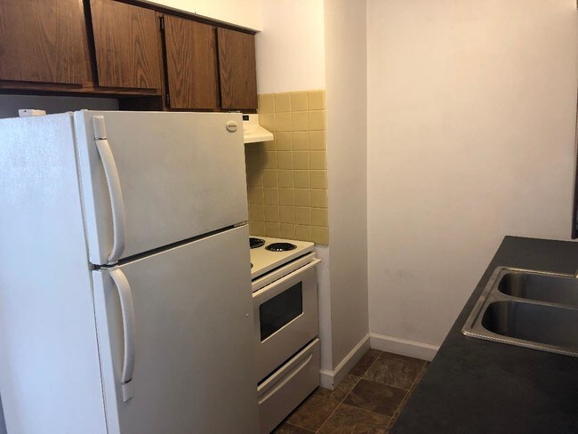 Building Photo - 104 Cougar Ln