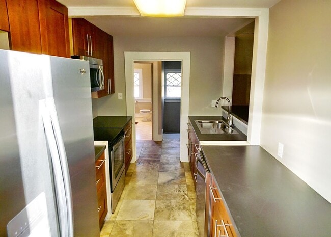 Building Photo - LOCATION LOCATION!! Coveted City Park neig...