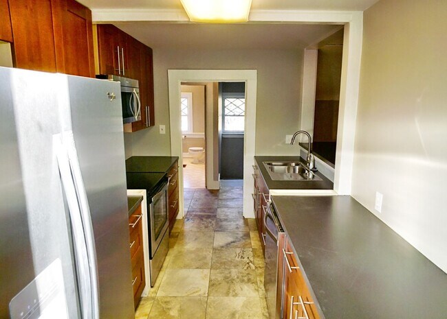 Foto del edificio - LOCATION LOCATION!! Coveted City Park neighborhood! Move in special $500 off 1st months' rent!