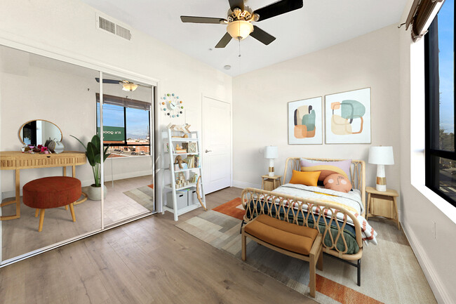 Building Photo - 6938 Laurel Canyon Blvd