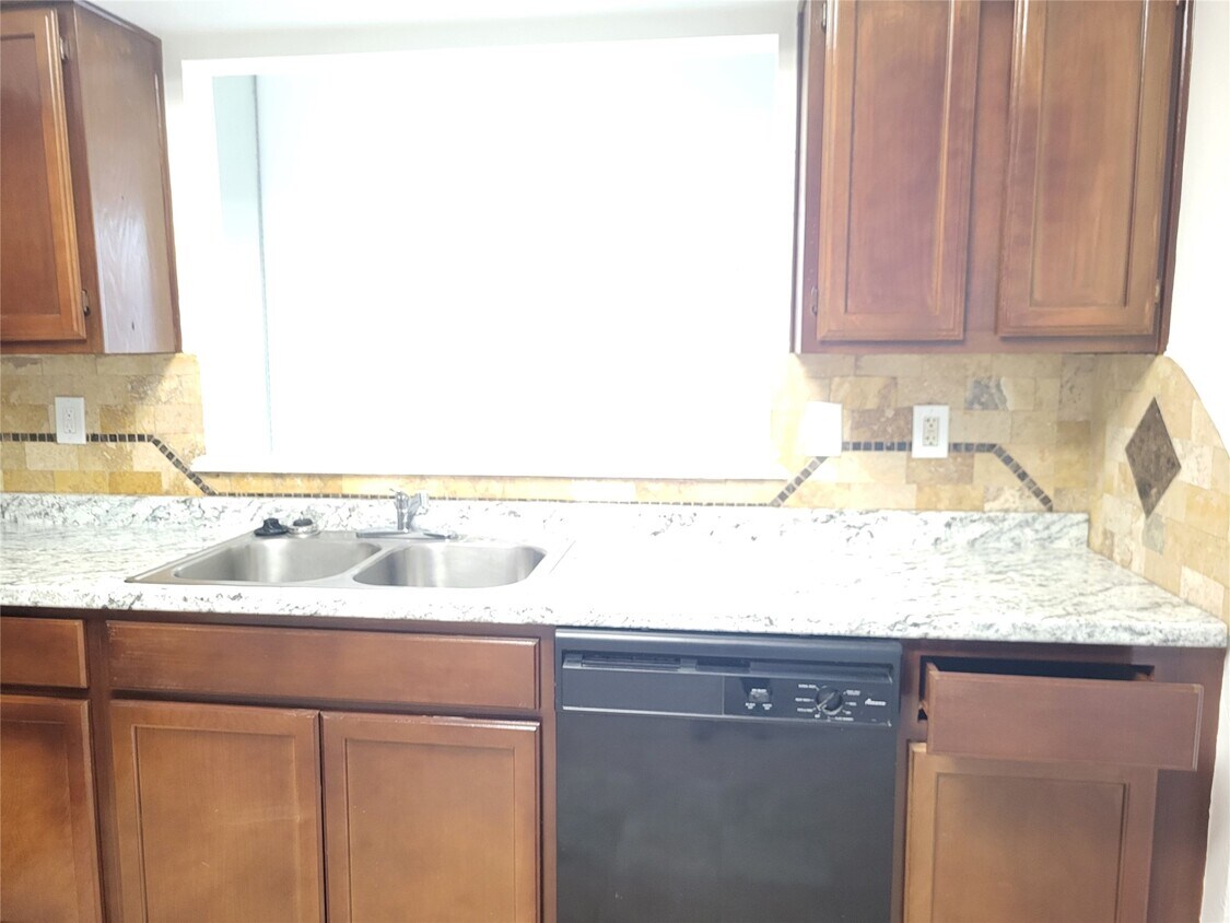 Building Photo - 13839 Walnut Hollow Ln