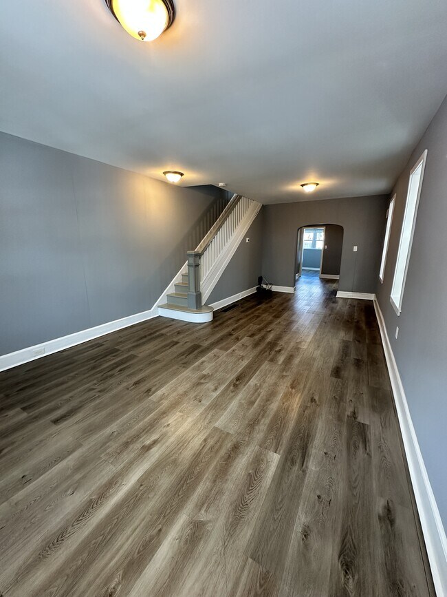 Building Photo - 218 W 5th St