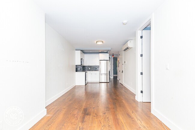 Building Photo - 425 S 5th St