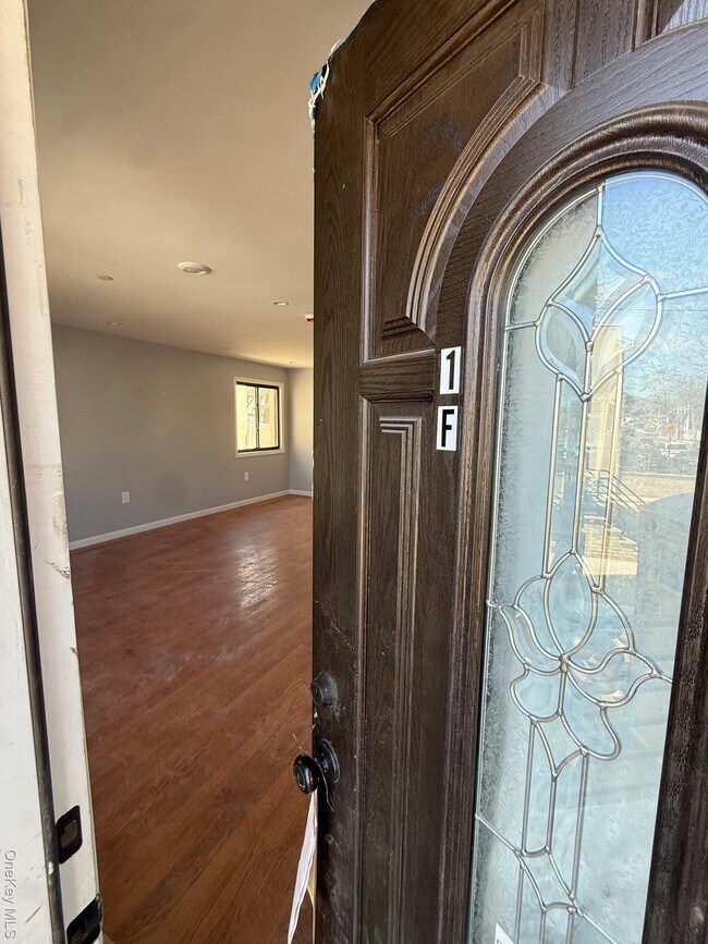 Foto del edificio - 139-18 Lakewood Ave