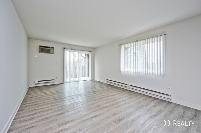 Building Photo - Spacious 1 Bed 1 Bath with Stainless Appli...