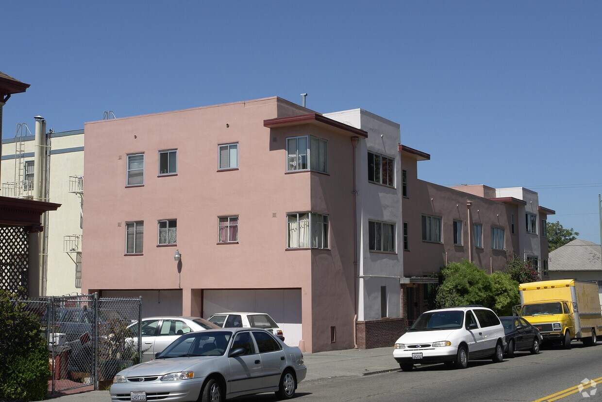 Primary Photo - 607 E 18th St
