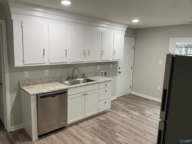 Foto del edificio - 2704 7th Ave SW
