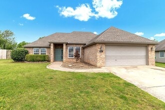 Building Photo - 611 Jack Perry Dr