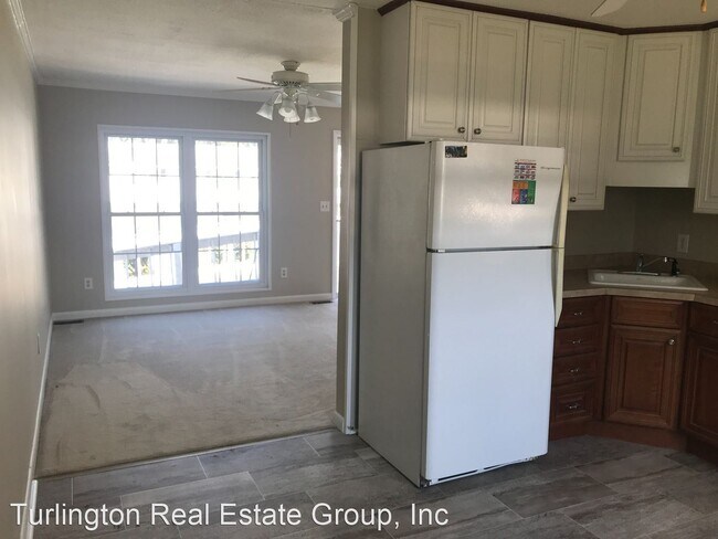Building Photo - 3 br, 1 bath House - 902 E Nicholson