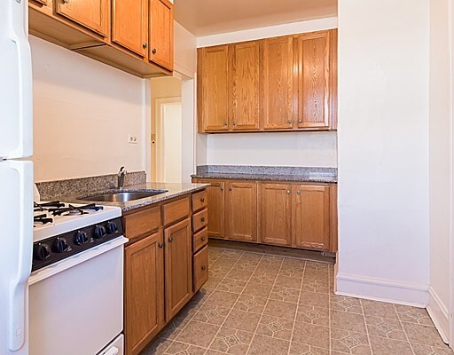 Foto del diseño de interior - 7005-7013 N Ridge Blvd