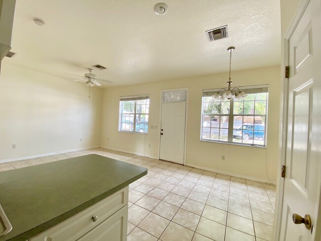 Building Photo - 2800 FL-17