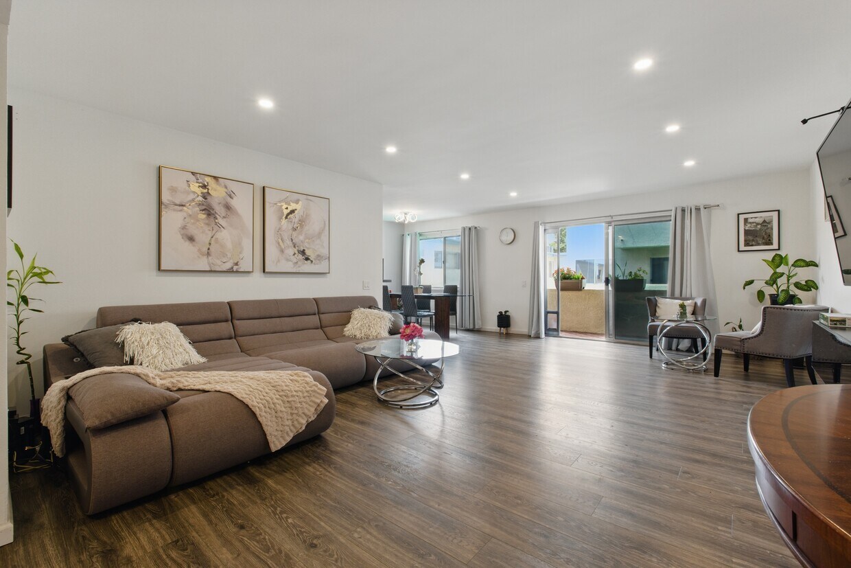 Foto principal - 5400 Lindley Ave