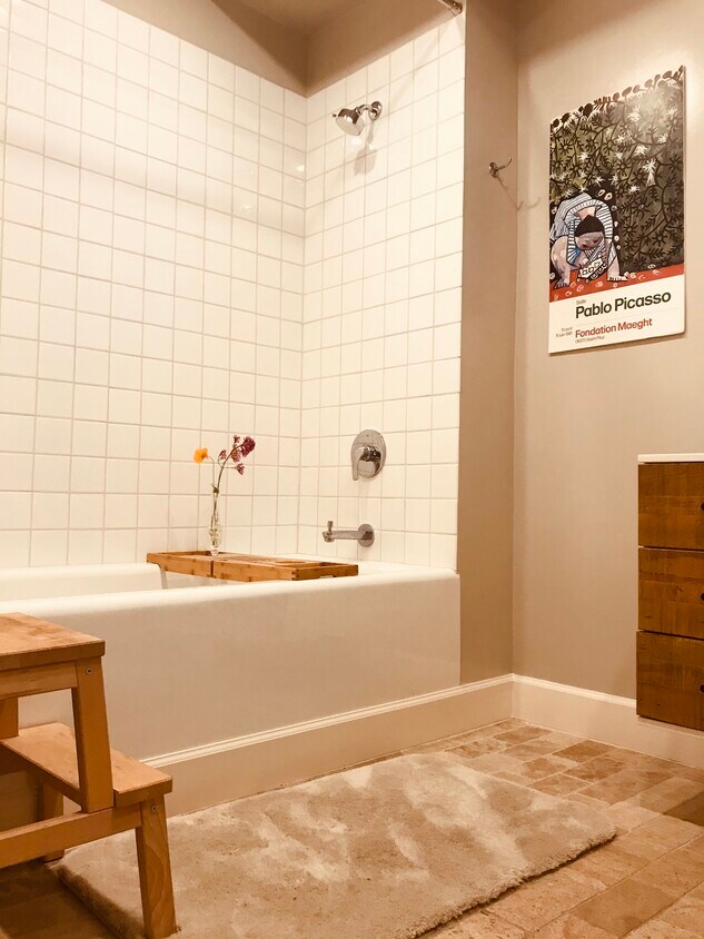 Foto principal - 714 Hilldale Ave