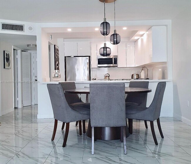 Foto del edificio - 2851 NE 183rd St