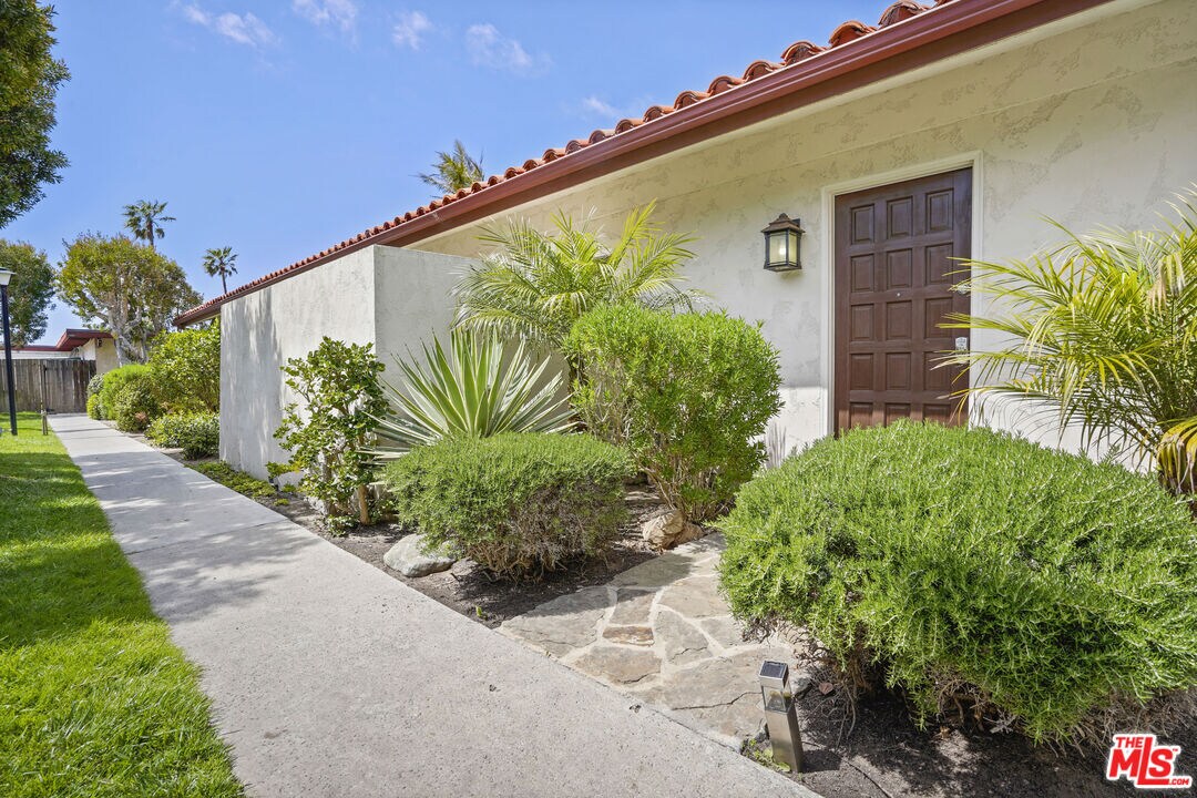 Primary Photo - 29500 Heathercliff Rd