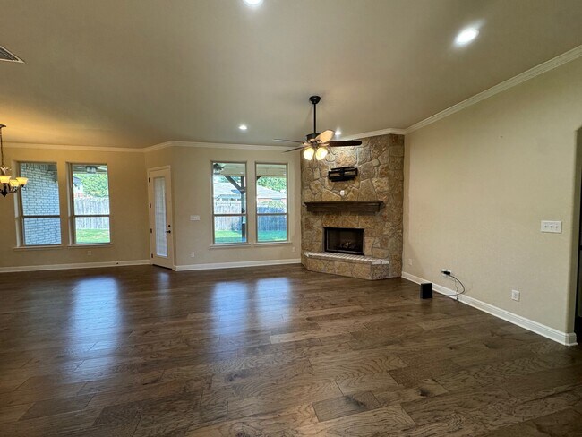 Building Photo - 134 Blue Jay Dr