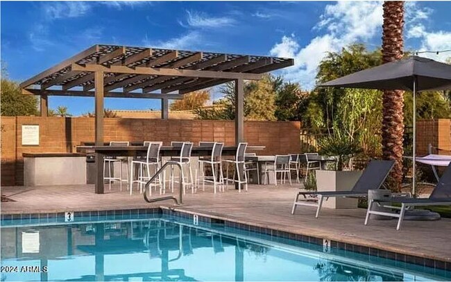 Foto del edificio - 1111 W Diamondback Dr