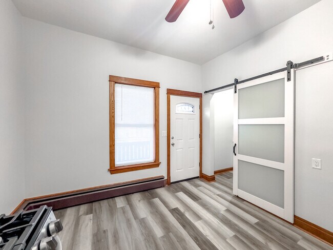 Foto del edificio - 3415 W McLean Ave