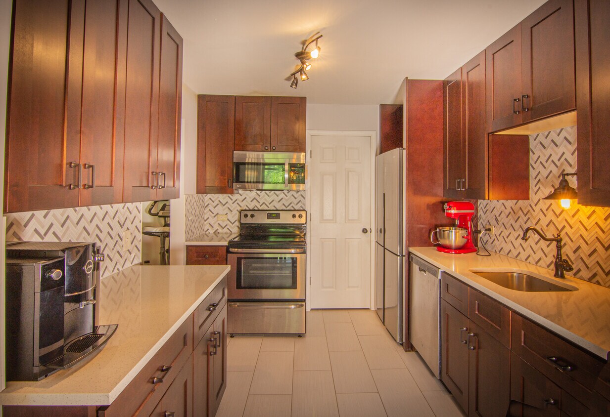 Kitchen - 55 Lambert Dr