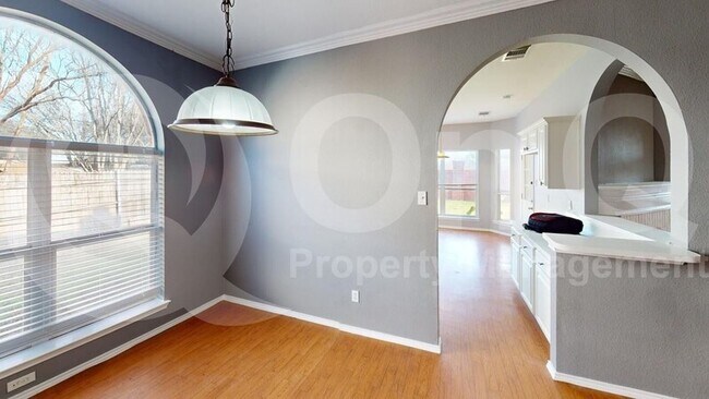 Building Photo - 1719 Farmington Dr