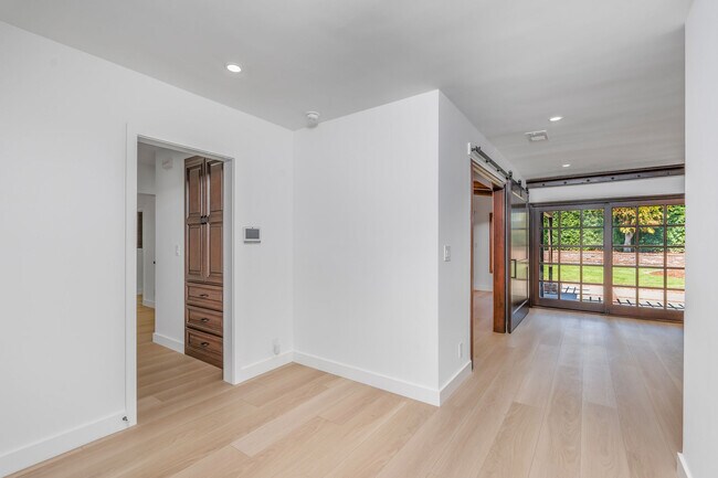 Building Photo - 1314 Glenavon Ave