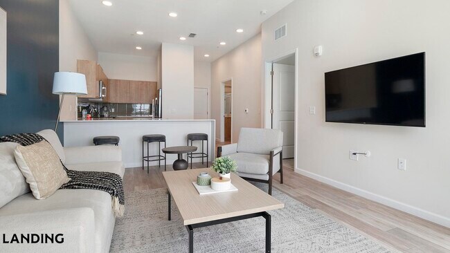 Building Photo - 5256 International Dr
