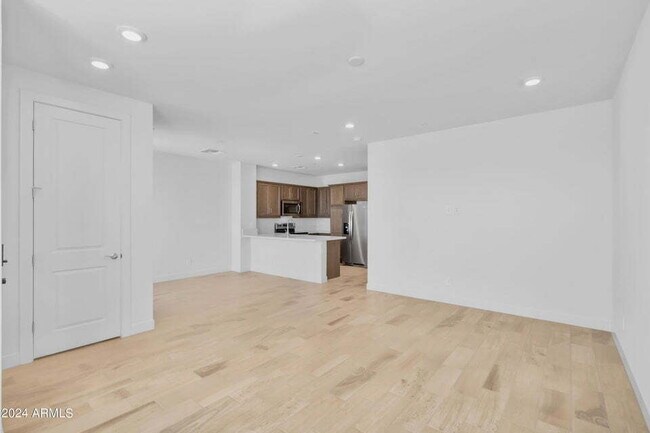 Building Photo - Luxurious Condo in Sterling Grove