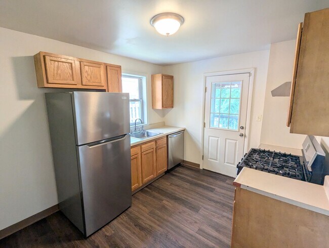 Building Photo - Cozy Single Family Home (Perry Hilltop)
