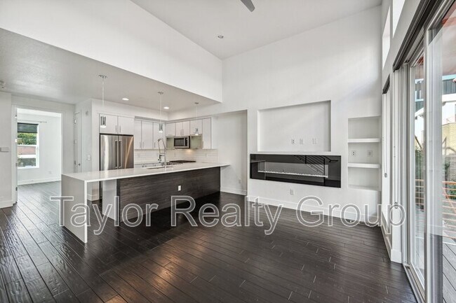 Foto del edificio - 3032 Wilson Ct