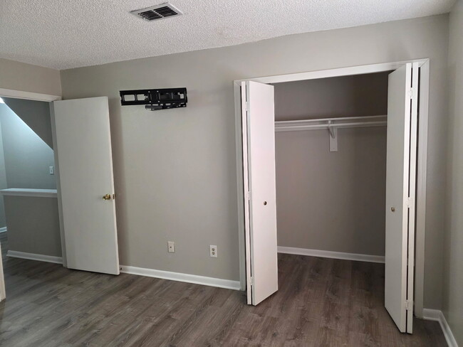 Building Photo - 2031 Pine Chace Ct