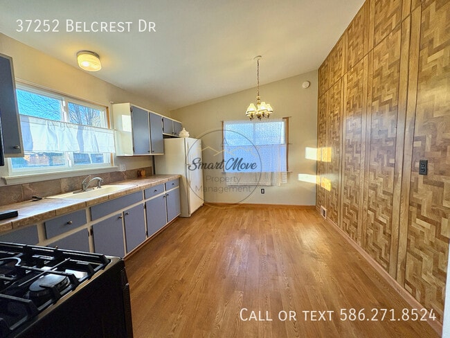 Building Photo - 37252 Belcrest Dr