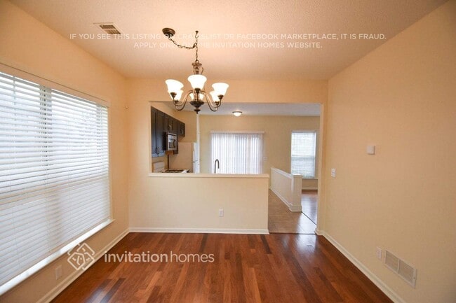 Foto del edificio - 1615 Heyford Cir NW