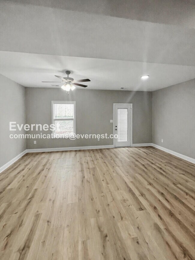 Foto del edificio - 3385 Polly Dr