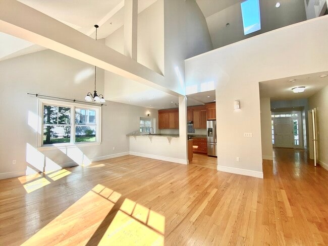 Building Photo - 8 Courtyard Pl