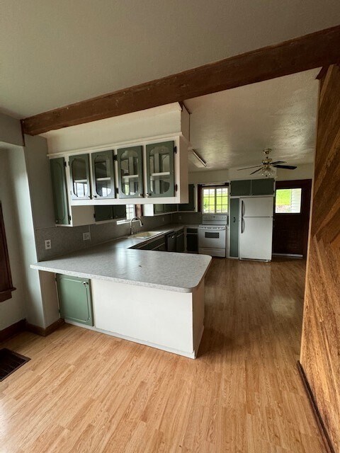Building Photo - House For Rent