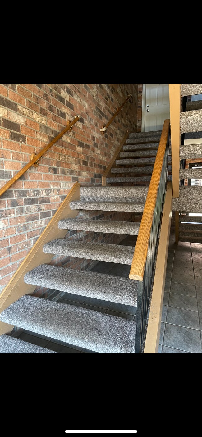 Building Photo - 10549 Parkside Ave