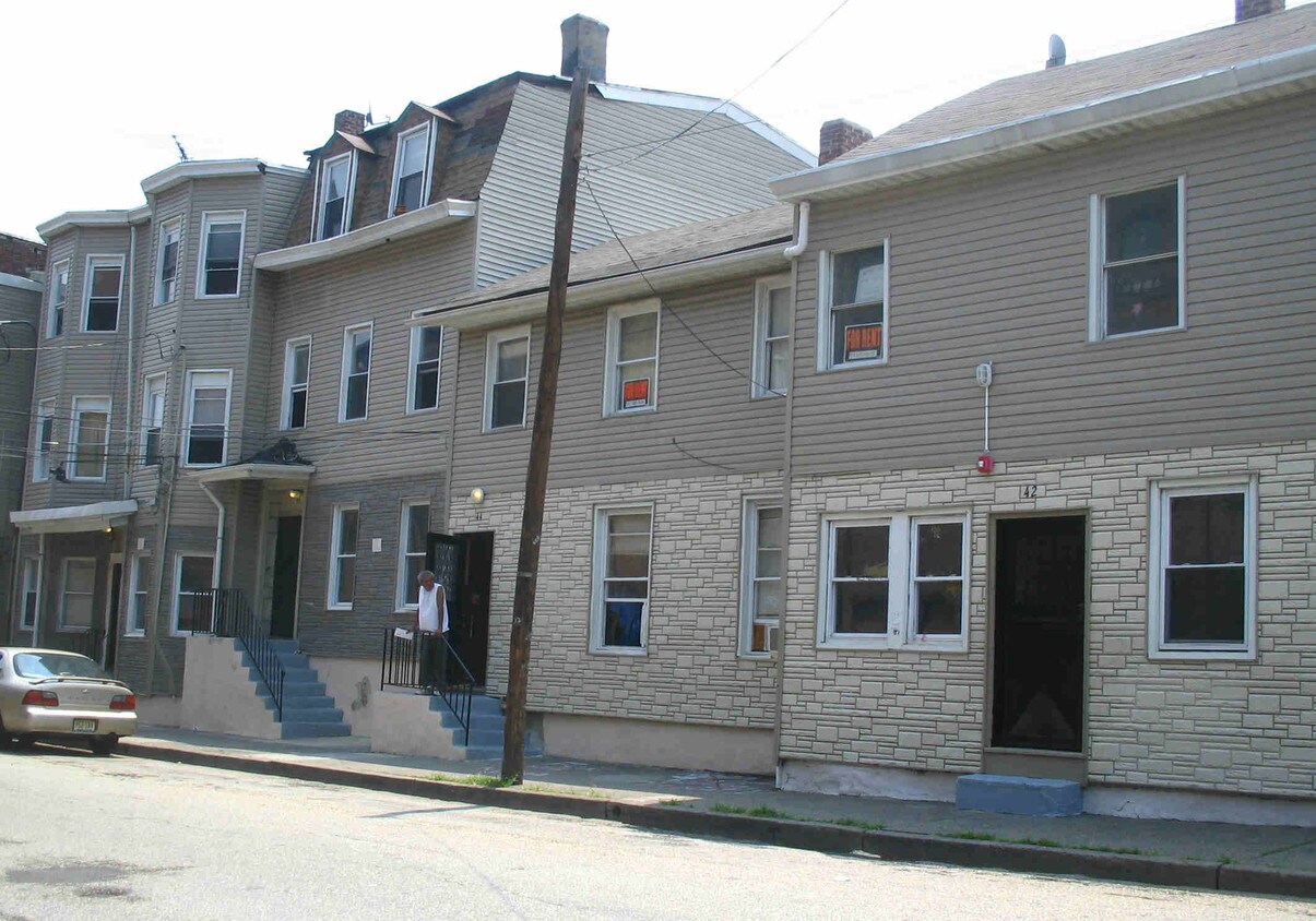 4252 Essex St, Paterson, NJ 07501 Apartments in Paterson, NJ