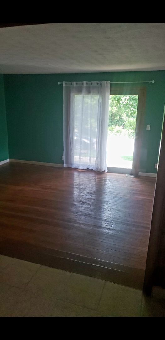 Building Photo - 3 bedroom, 1 bath Home: Located in Elletts...