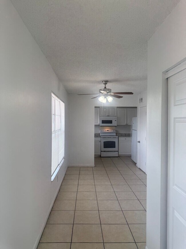 Building Photo - Spacious unit in Essex Park Condo, Kissimmee