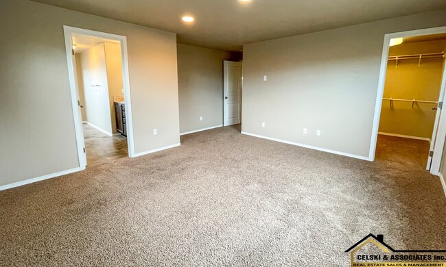 Building Photo - 4 Bedroom, 2.5 Bath with an Office!