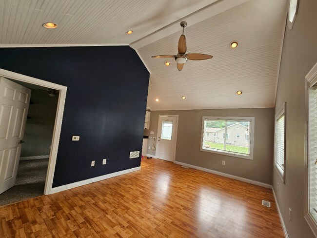Foto del edificio - 10701 Portage Rd