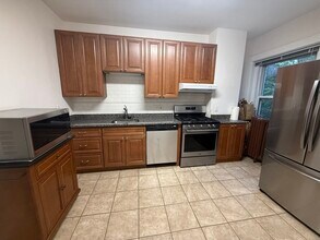Building Photo - 43 Strathmore Rd