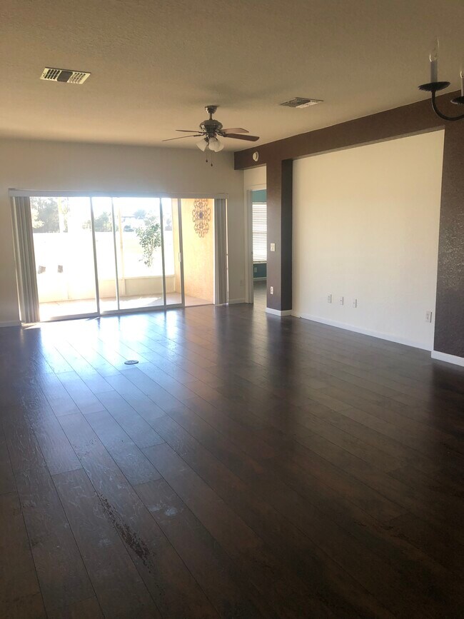 Foto del edificio - 5768 SW 40th Pl
