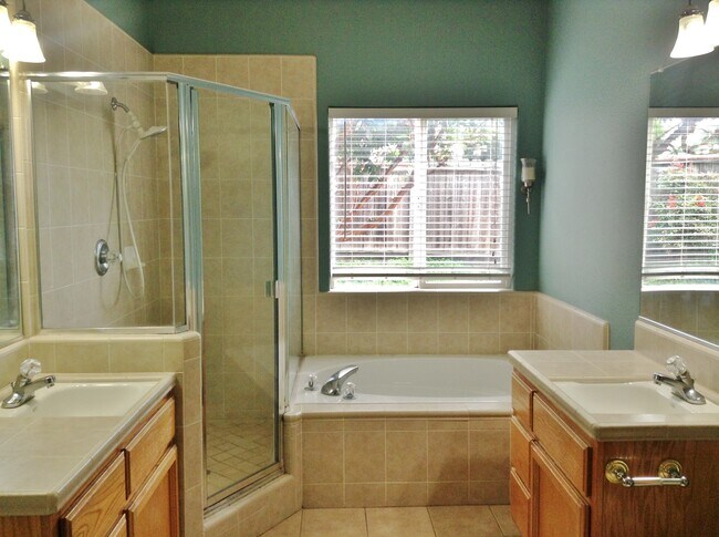 Building Photo - 1461 McDonald Cir