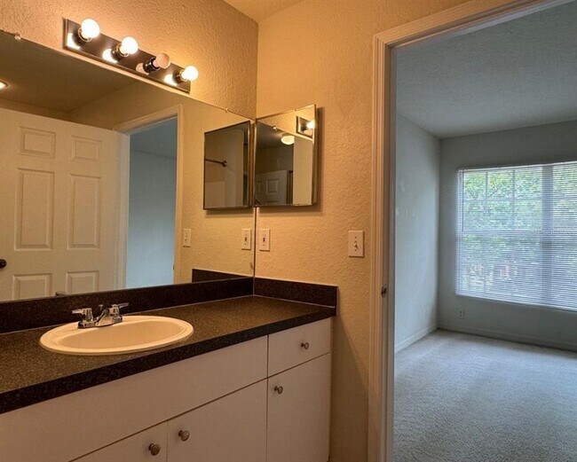 Foto del edificio - 6424 Raleigh St