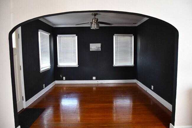 Foto del edificio - 629 W Culver Ave