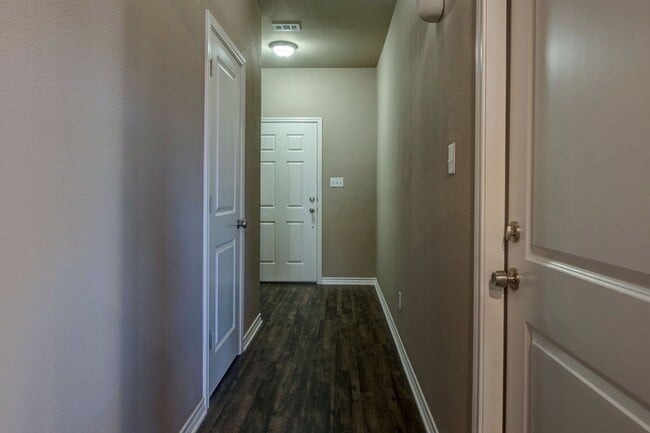 Foto del edificio - PRE-LEASE AUGUST 2026!!! The Revelry!