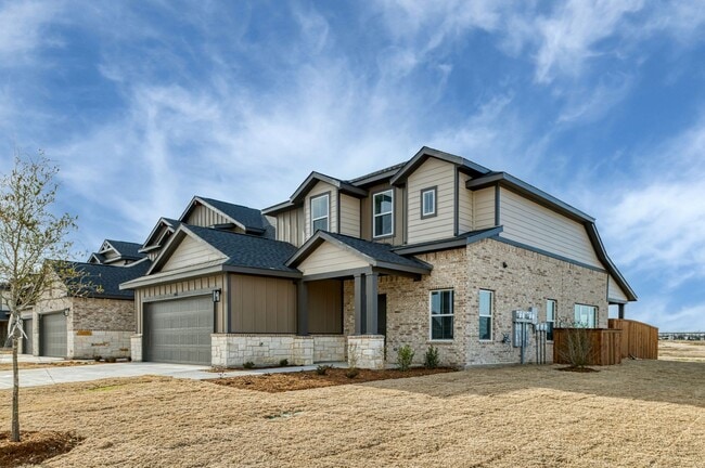 Building Photo - AVAILABLE NOW! 3 BEDROOM TRIPLEX  LOCATED ON 1-ACRE LOT IN MIDLOTHIAN, TX!